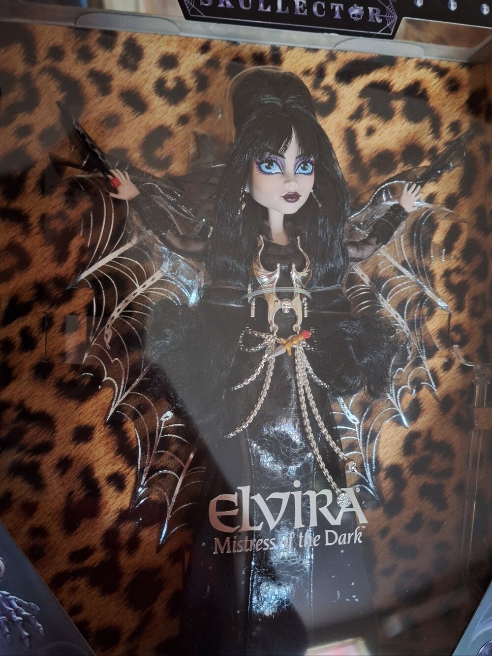 2025 Elvira Skullector